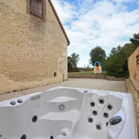 Longère Percheronne Spacieuse Avec Jardin Privé Et En Option - Fr-1-497-138